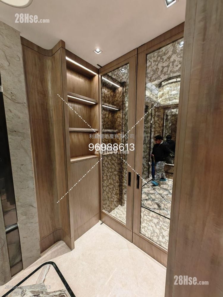 Central Peak Rental 4 Bedrooms , 3 Bathrooms 2,104 ft²