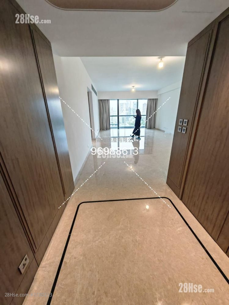 Central Peak Rental 4 Bedrooms , 3 Bathrooms 2,104 ft²