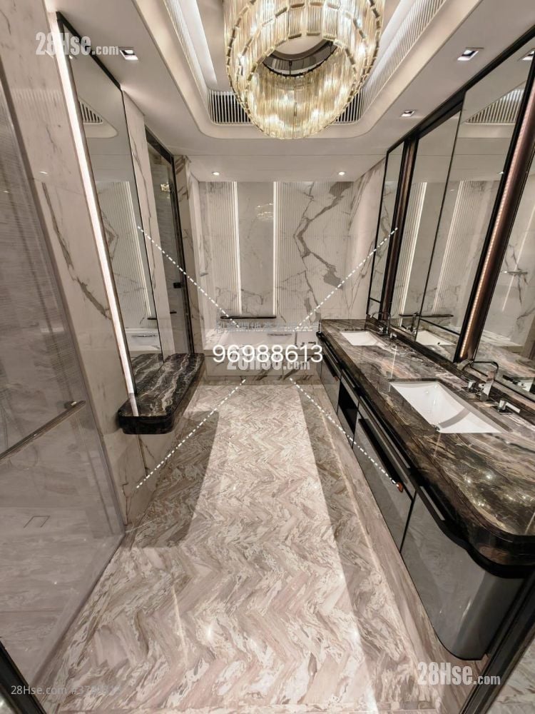 Central Peak Rental 4 Bedrooms , 3 Bathrooms 2,104 ft²