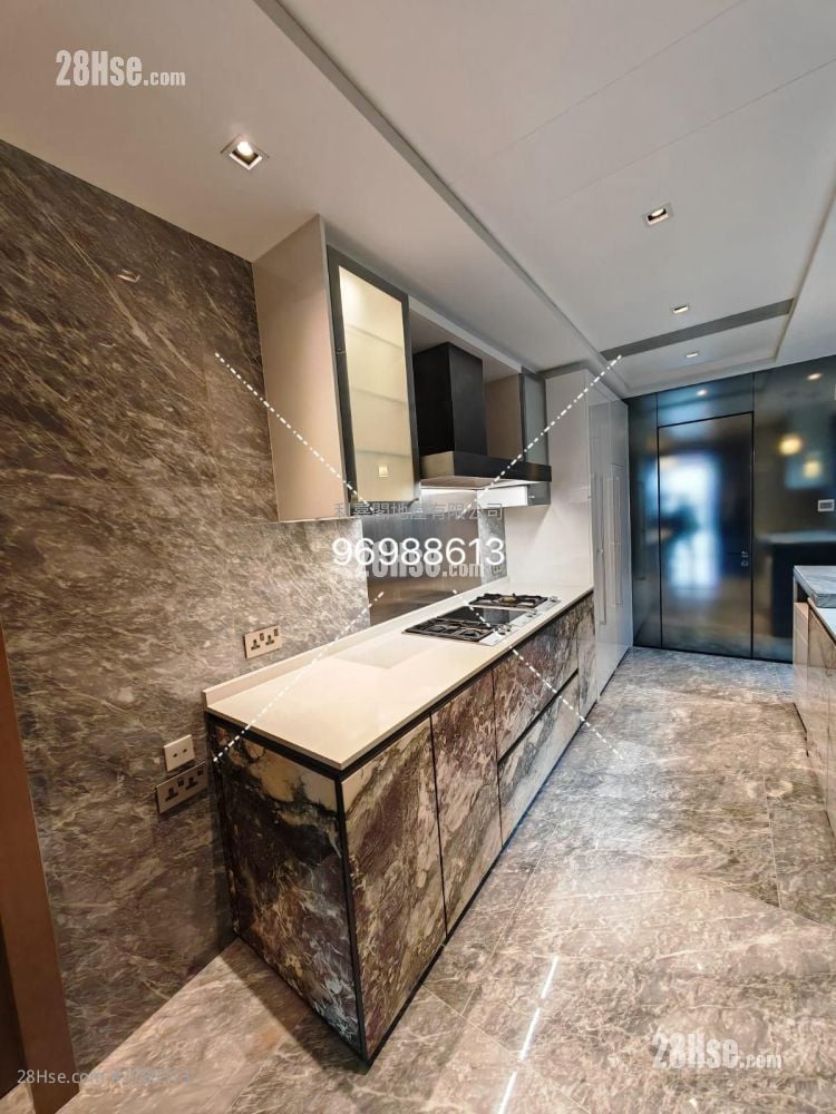 Central Peak Rental 4 Bedrooms , 3 Bathrooms 2,104 ft²