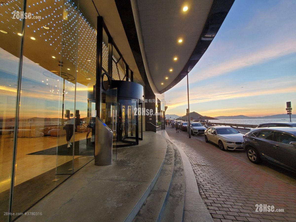 高逸华轩 售盘 3 房 , 2 浴室 714 平方尺