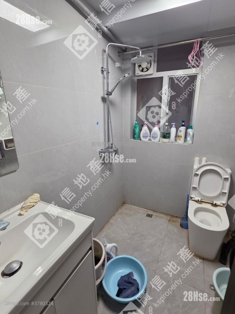 Wing Tak Building Sell 3 Bedrooms , 2 Bathrooms 550 ft²