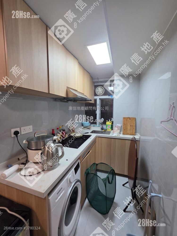 Wing Tak Building Sell 3 Bedrooms , 2 Bathrooms 550 ft²