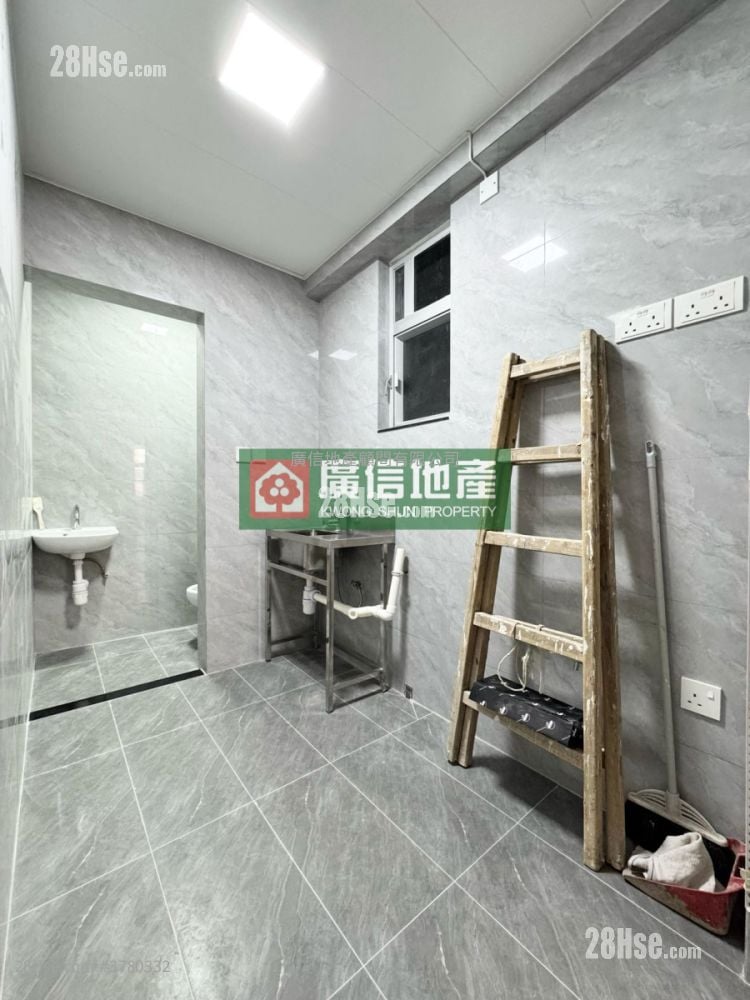 Wah Tak Building Sell Studio , 1 Bathroom 241 ft²