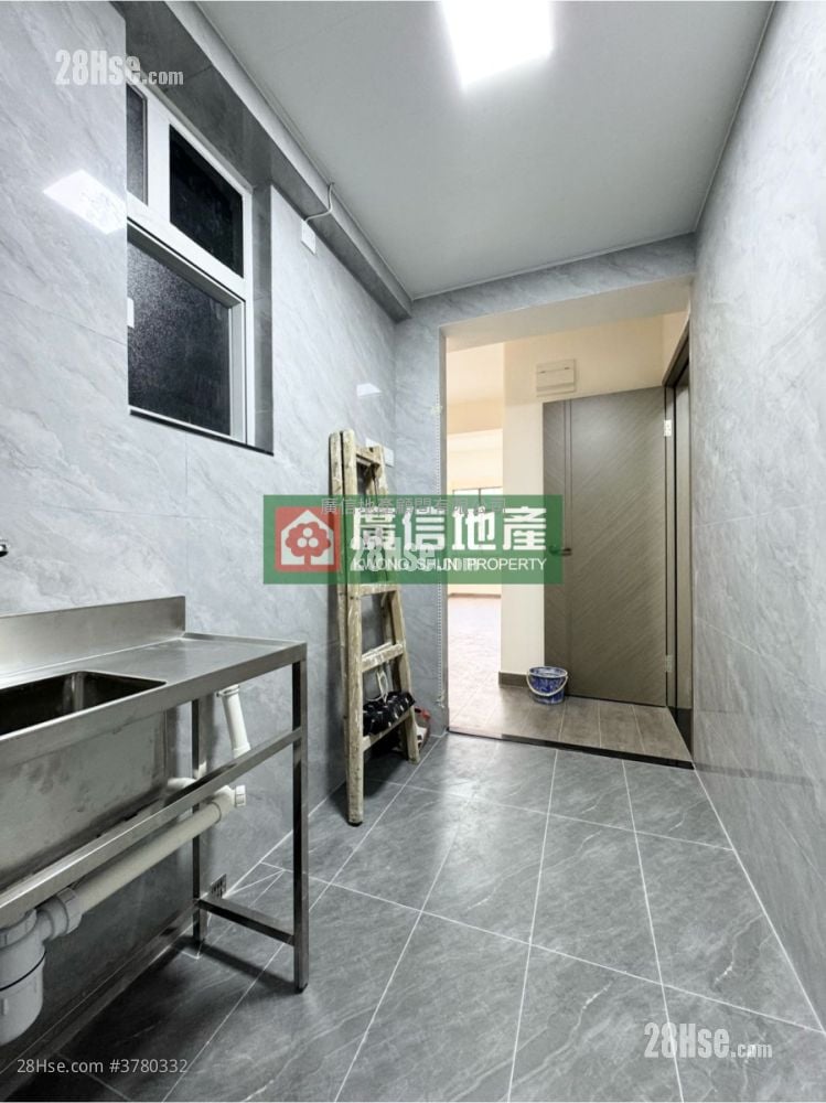 Wah Tak Building Sell Studio , 1 Bathroom 241 ft²