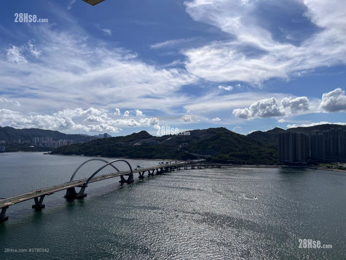 Sea To Sky Sell 786 ft²