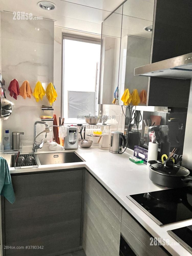 Sea To Sky Sell 786 ft²