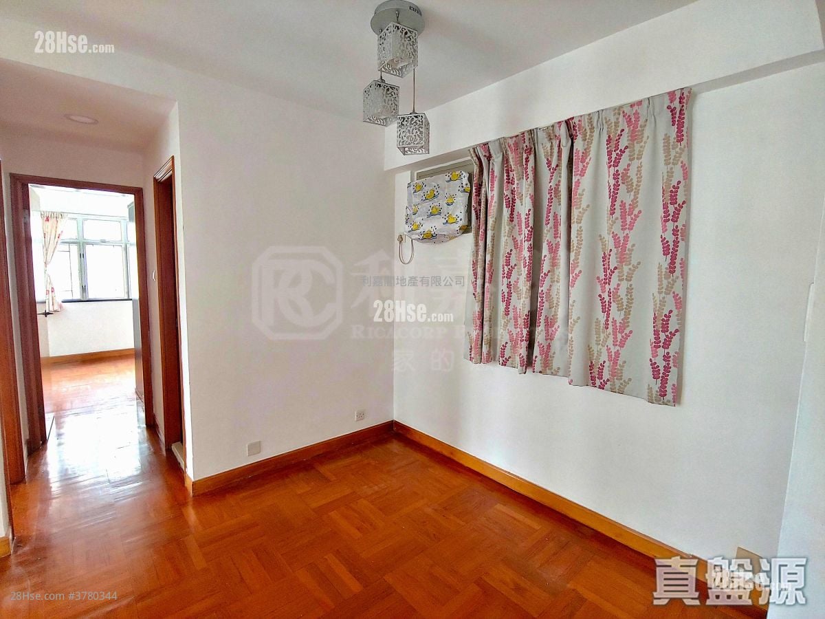 Greenview Court Sell 2 Bedrooms 477 ft²