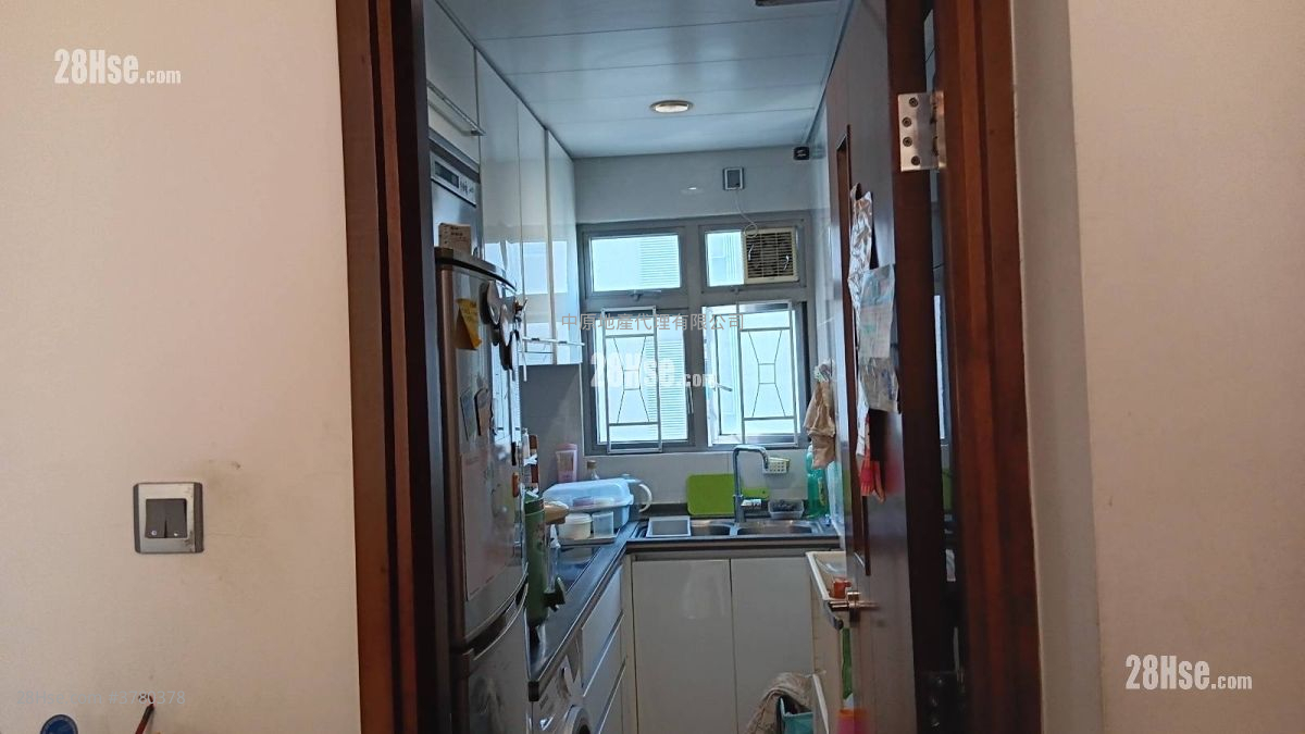 Southern Lodge Sell 2 Bedrooms 517 ft²