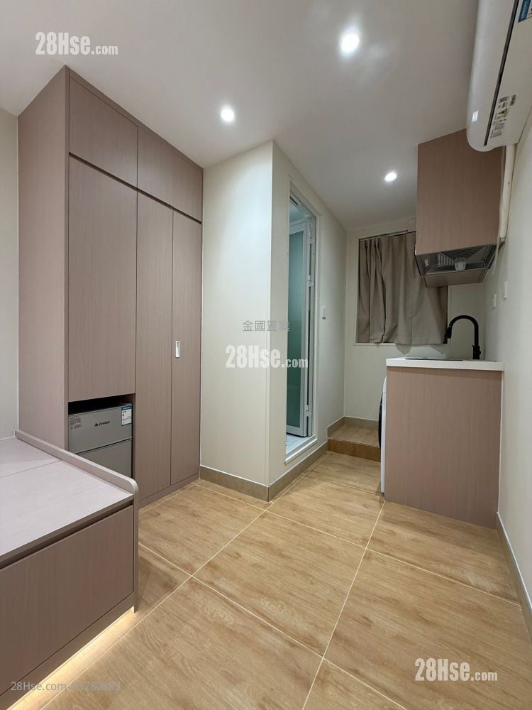 Man Yuen Building Sell 4 Bedrooms , 4 Bathrooms 665 ft²