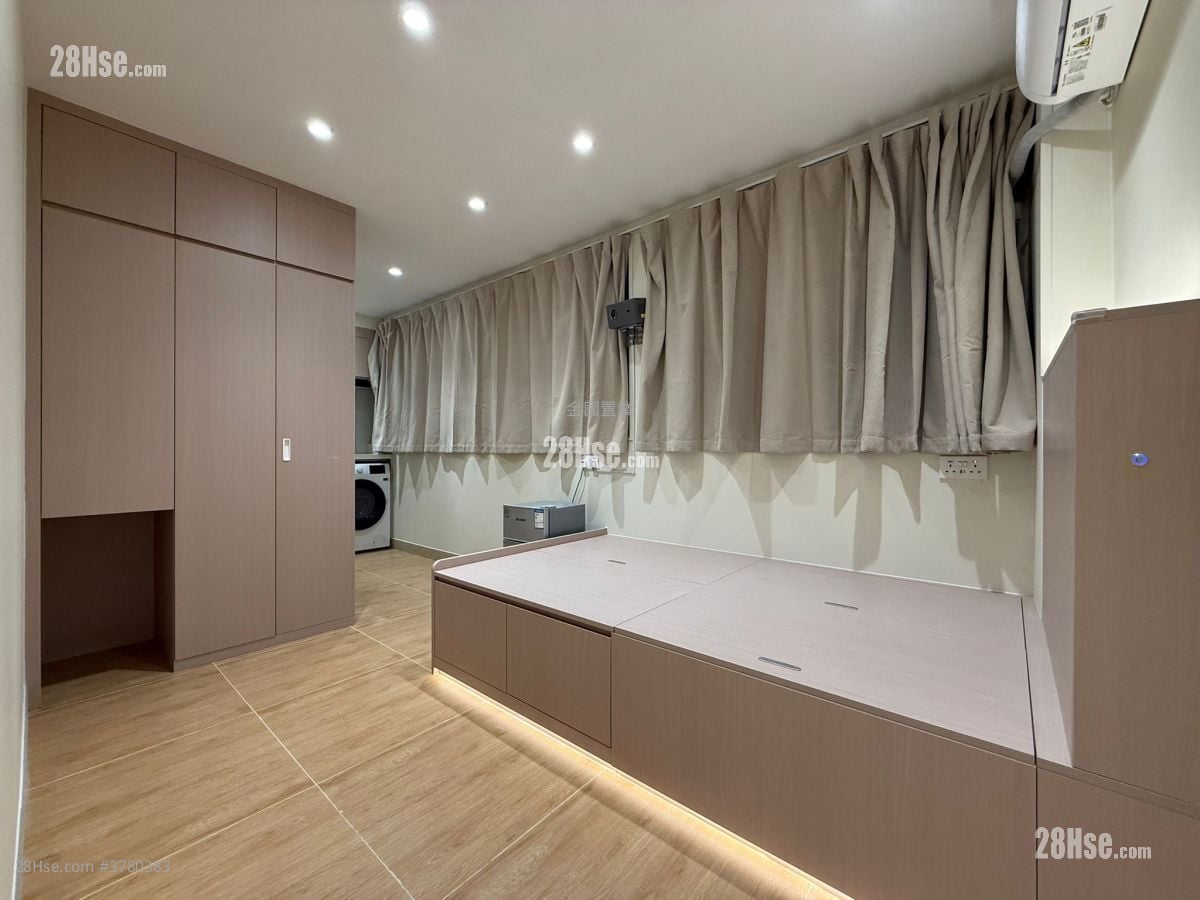 Man Yuen Building Sell 4 Bedrooms , 4 Bathrooms 665 ft²