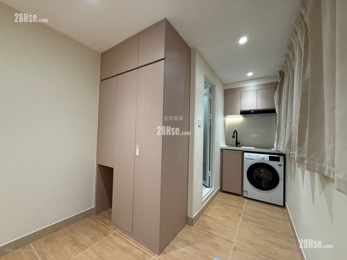 Man Yuen Building Sell 4 Bedrooms , 4 Bathrooms 665 ft²