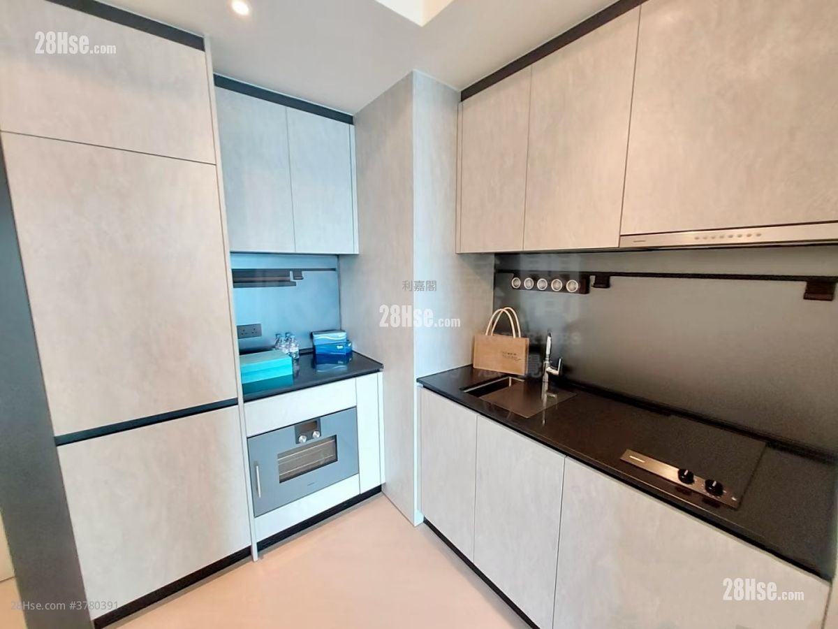 One Victoria Sell 2 Bedrooms 445 ft²