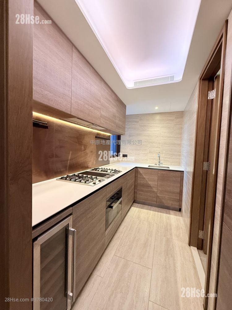 Lp10 Sell 3 Bedrooms , 3 Bathrooms 921 ft²