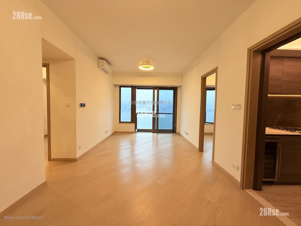 Lp10 Sell 3 Bedrooms , 3 Bathrooms 921 ft²