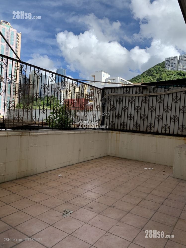 Healthy Gardens Sell 2 Bedrooms , 1 Bathroom 446 ft²