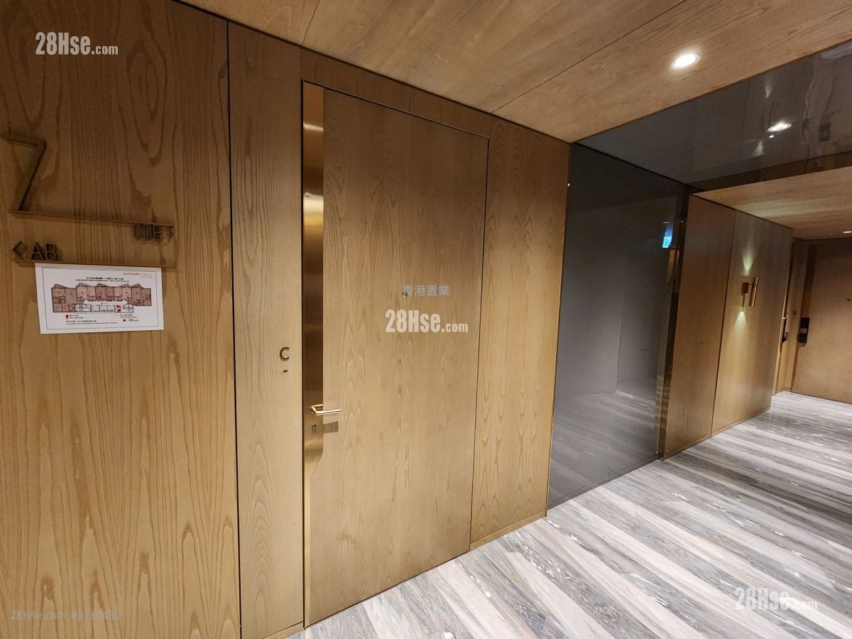 Homantin Hillside Rental 2 Bedrooms , 1 Bathroom 589 ft²