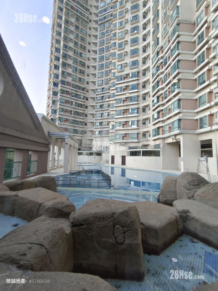 Sea Crest Villa Sell 2 Bedrooms , 1 Bathroom 454 ft²