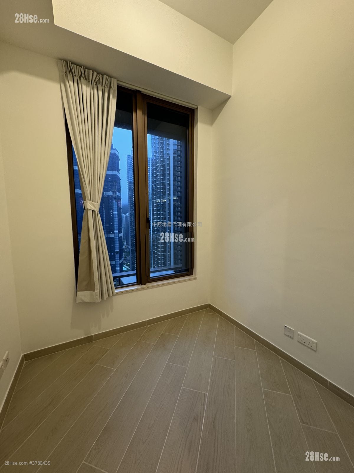 LP10 售盘 2 房 , 2 浴室 647 平方尺