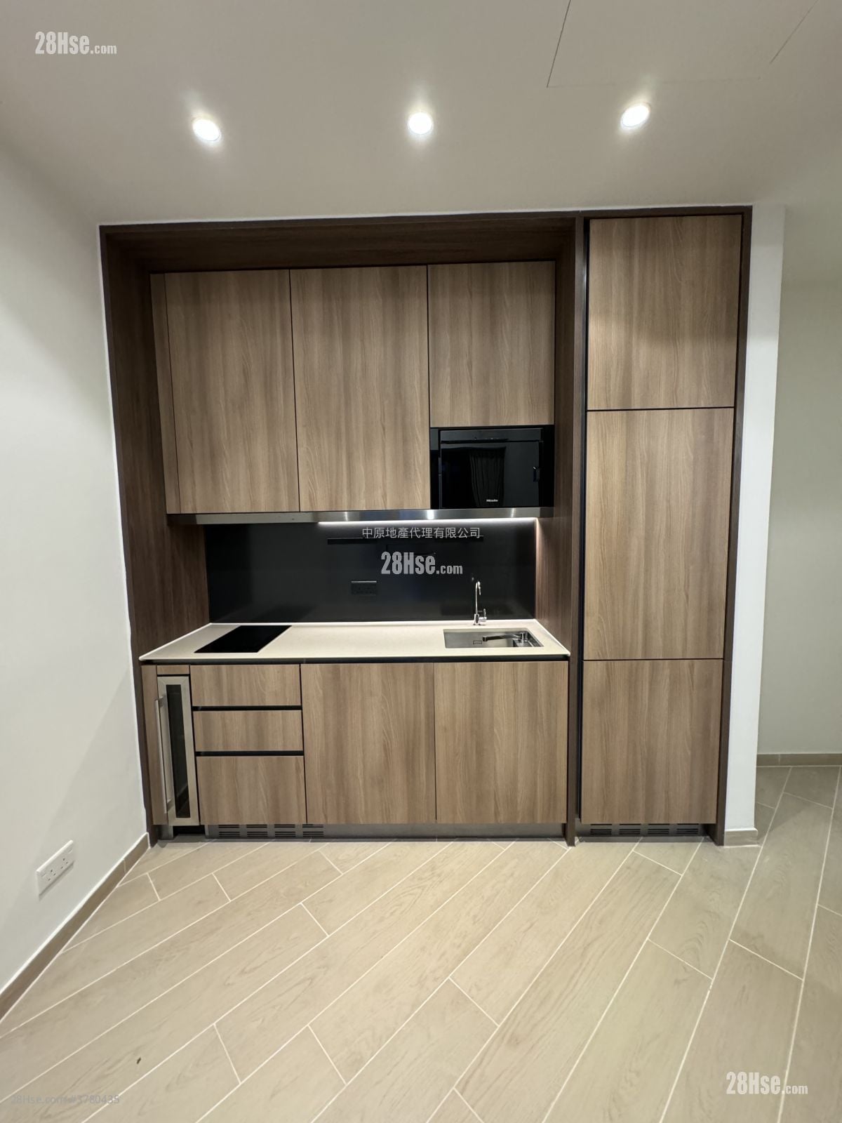 LP10 售盘 2 房 , 2 浴室 647 平方尺