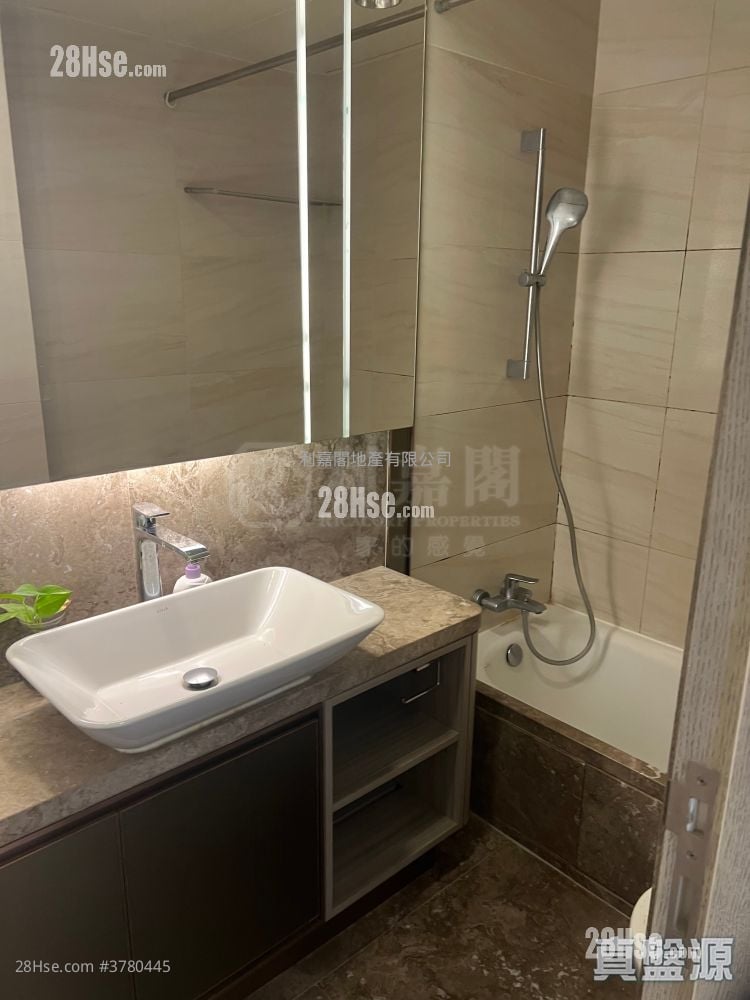 Sea To Sky Rental 2 Bedrooms , 1 Bathroom 468 ft²