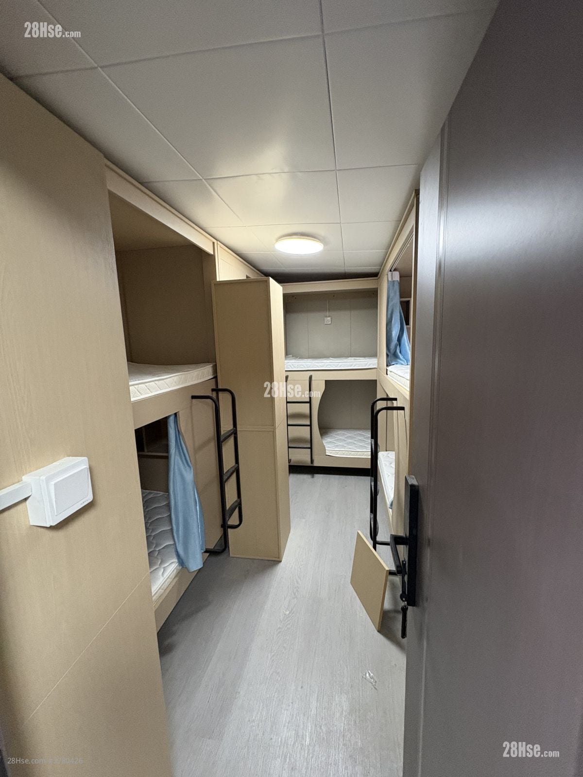 Tung Hing Building Rental 100 ft²