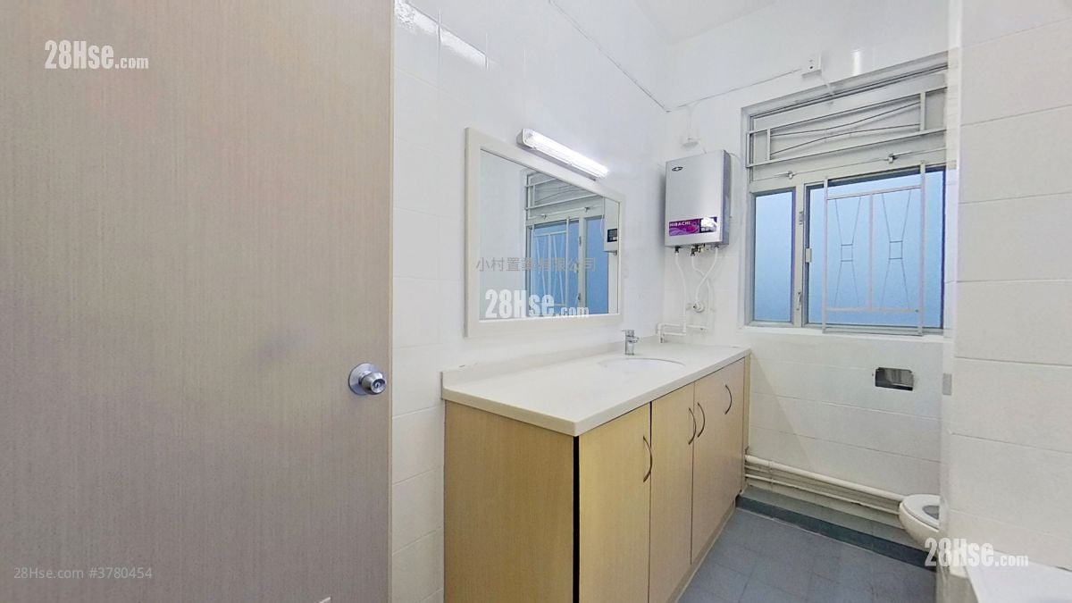 master room: 89-91 Broadcast Drive Rental 3 Bedrooms , 2 Bathrooms 2,312 ft²