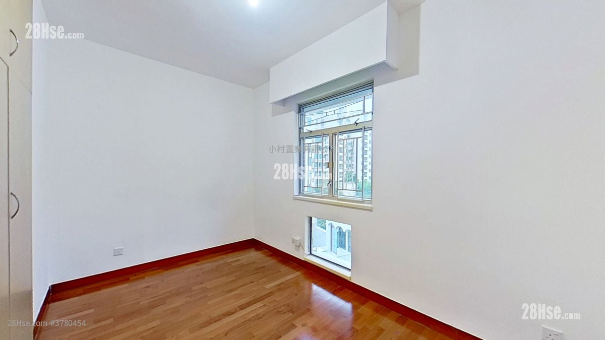 bedroom 2: 89-91 Broadcast Drive Rental 3 Bedrooms , 2 Bathrooms 2,312 ft²