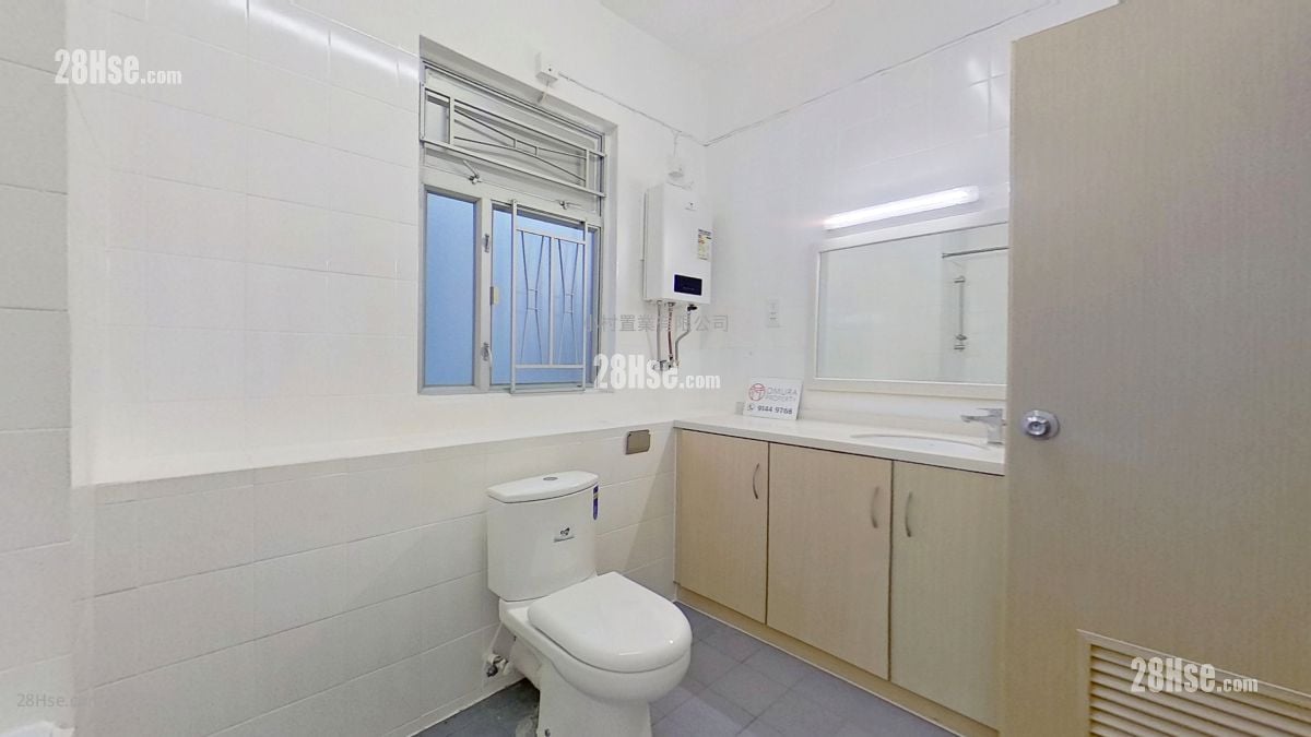 bathroom: 89-91 Broadcast Drive Rental 3 Bedrooms , 2 Bathrooms 2,312 ft²