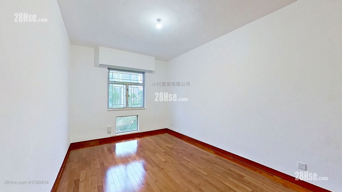 bedroom 3: 89-91 Broadcast Drive Rental 3 Bedrooms , 2 Bathrooms 2,312 ft²