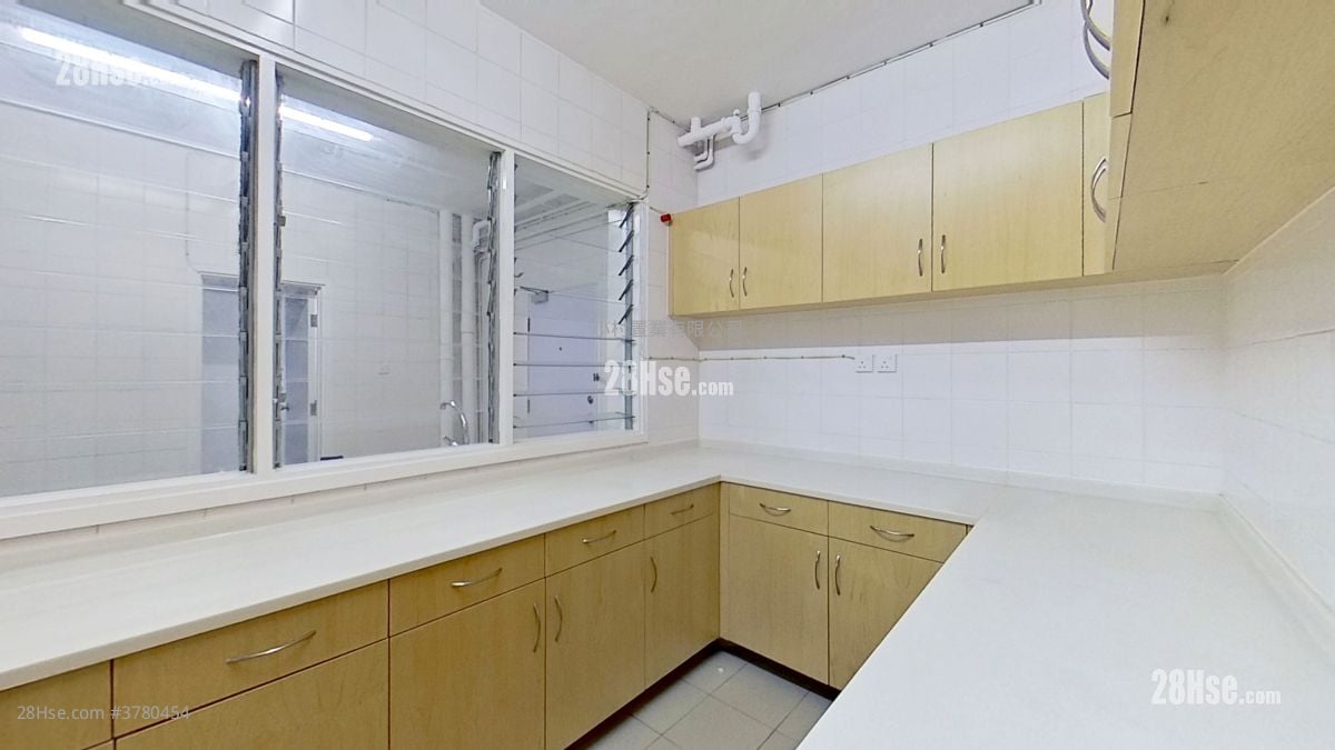 kitchen: 89-91 Broadcast Drive Rental 3 Bedrooms , 2 Bathrooms 2,312 ft²