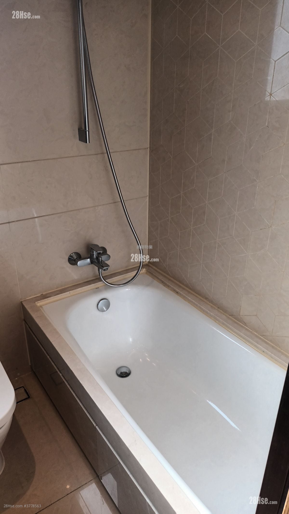 天寰 租盘 3 房 , 2 浴室 640 平方尺