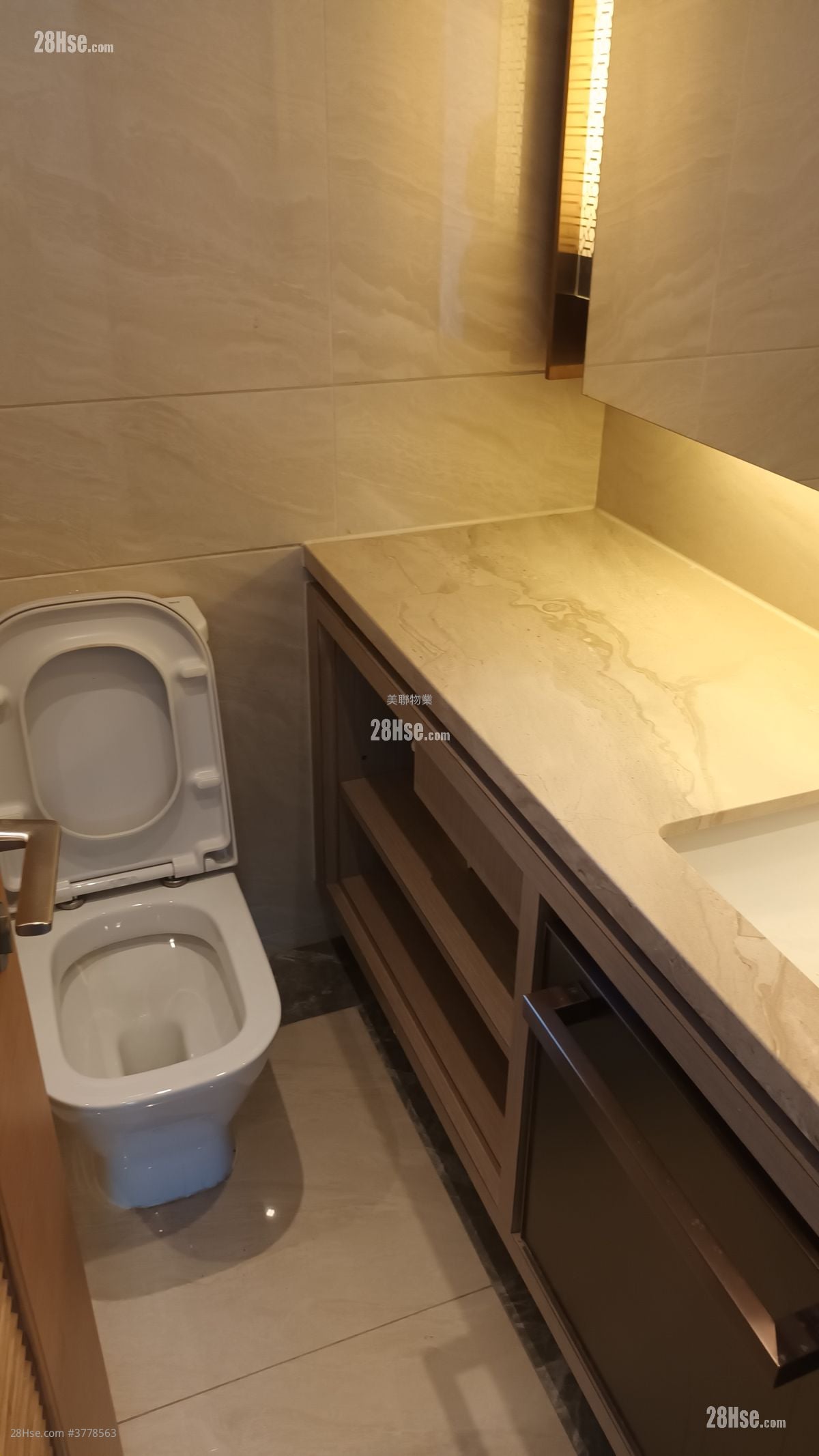 天寰 租盘 3 房 , 2 浴室 640 平方尺