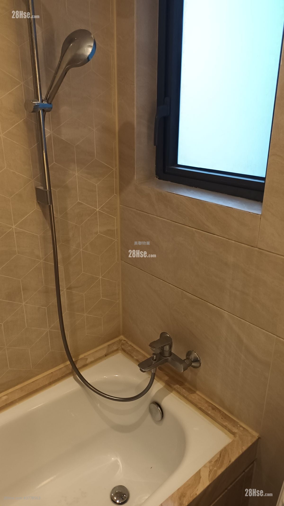 天寰 租盘 3 房 , 2 浴室 640 平方尺