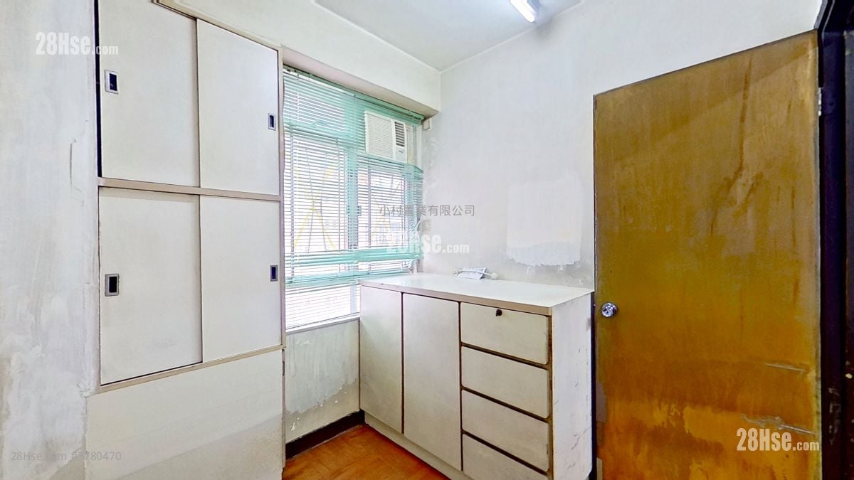 bedroom 2: Mansun House Sell 2 Bedrooms , 1 Bathroom 294 ft²