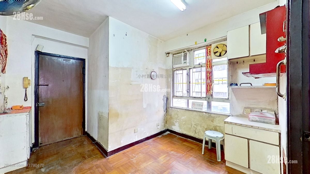 living room: Mansun House Sell 2 Bedrooms , 1 Bathroom 294 ft²