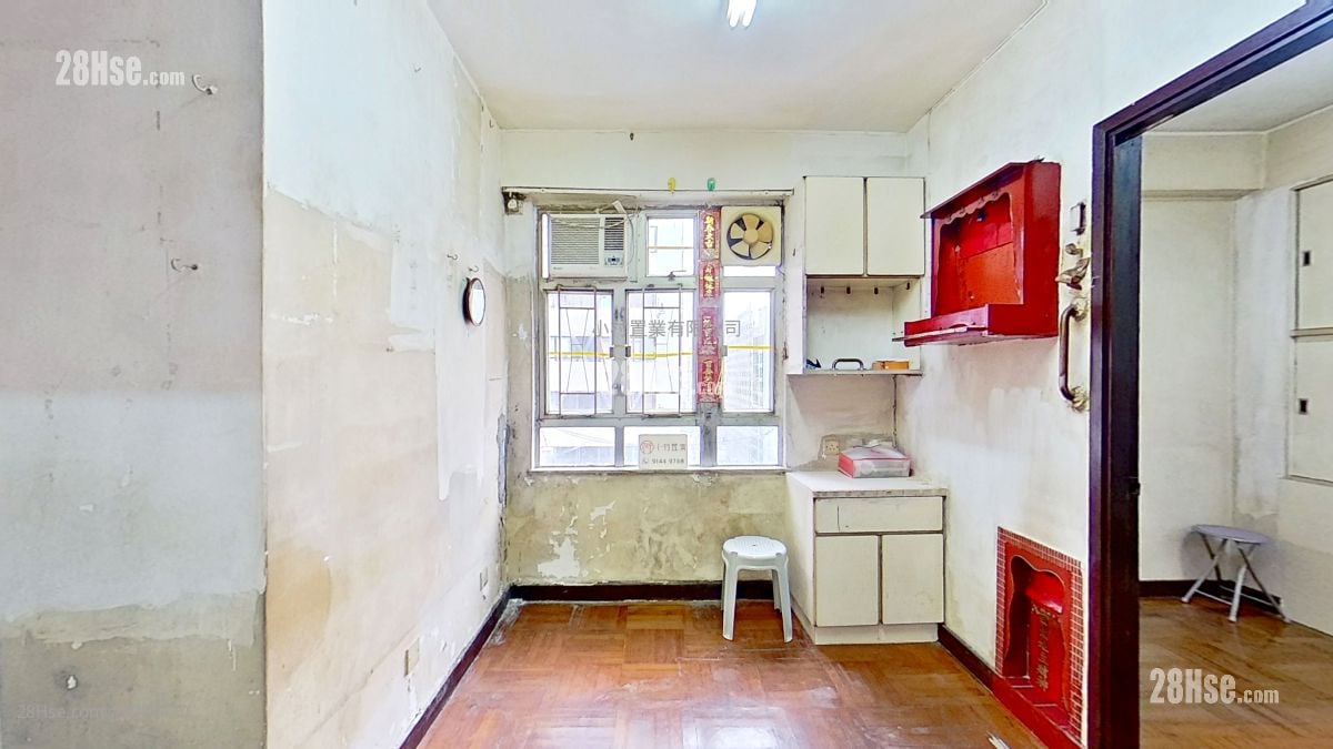 living room: Mansun House Sell 2 Bedrooms , 1 Bathroom 294 ft²