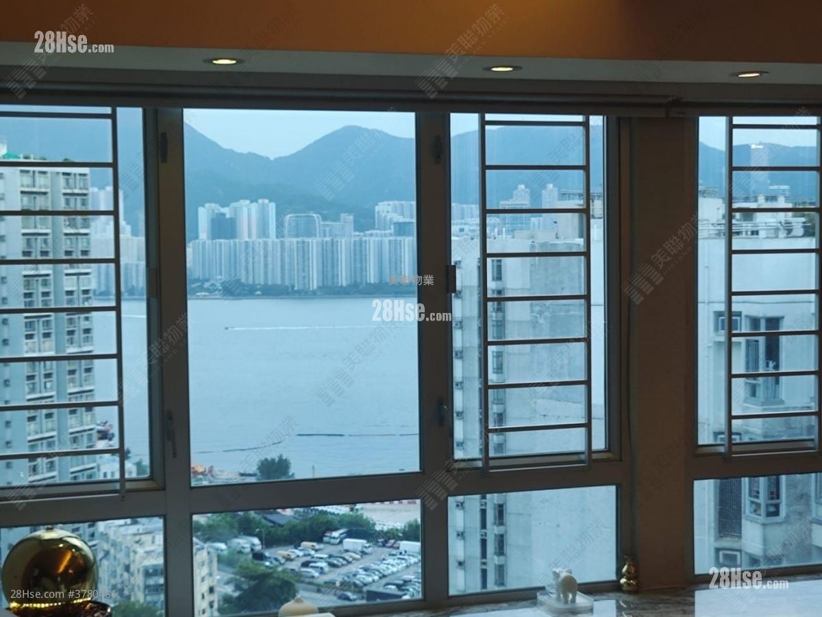 Laguna City Sell 5+ Bedrooms 748 ft²