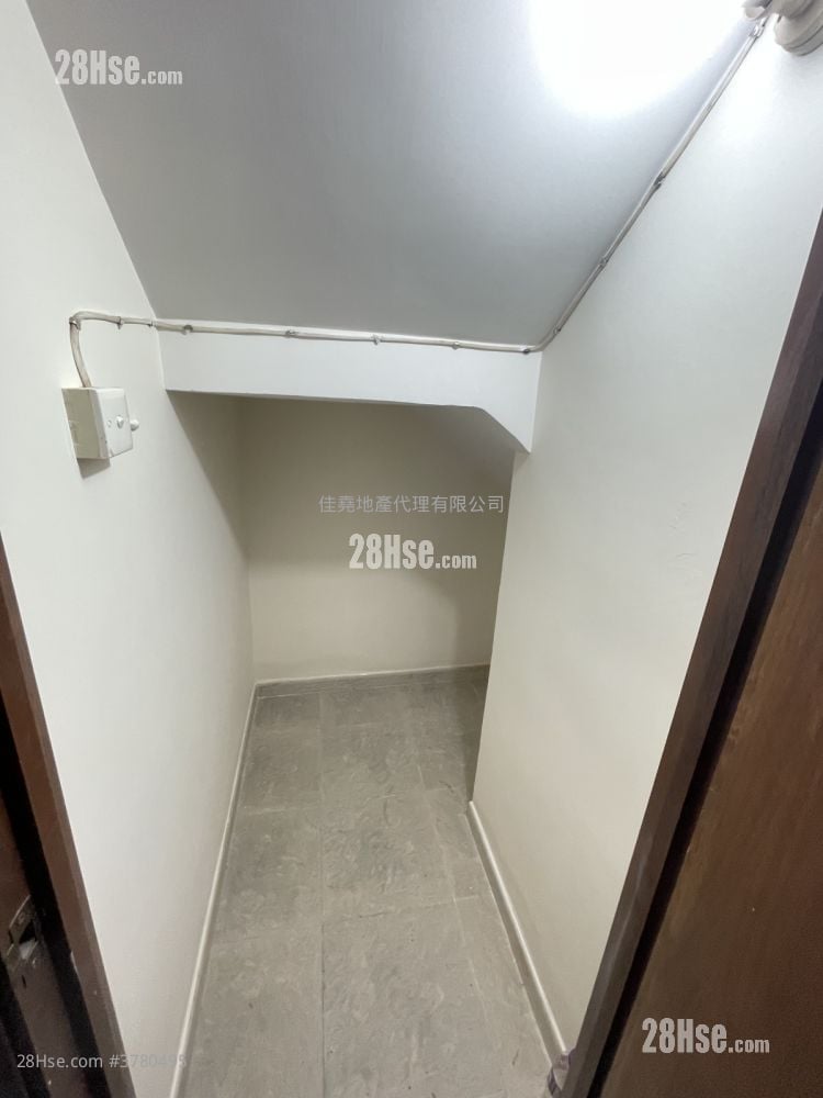 Sheungshui Sell 3 Bedrooms , 1 Bathroom 630 ft²