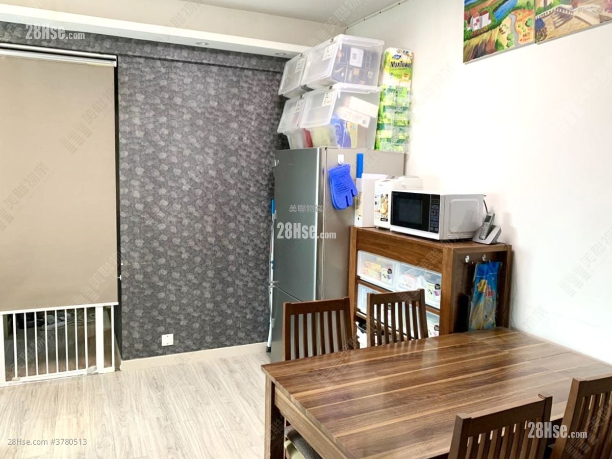 Mayfair Gardens Sell 3 Bedrooms , 1 Bathroom 564 ft²