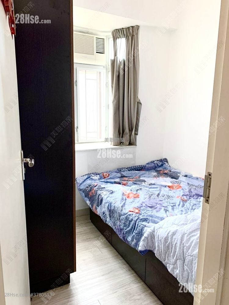 Mayfair Gardens Sell 3 Bedrooms , 1 Bathroom 564 ft²