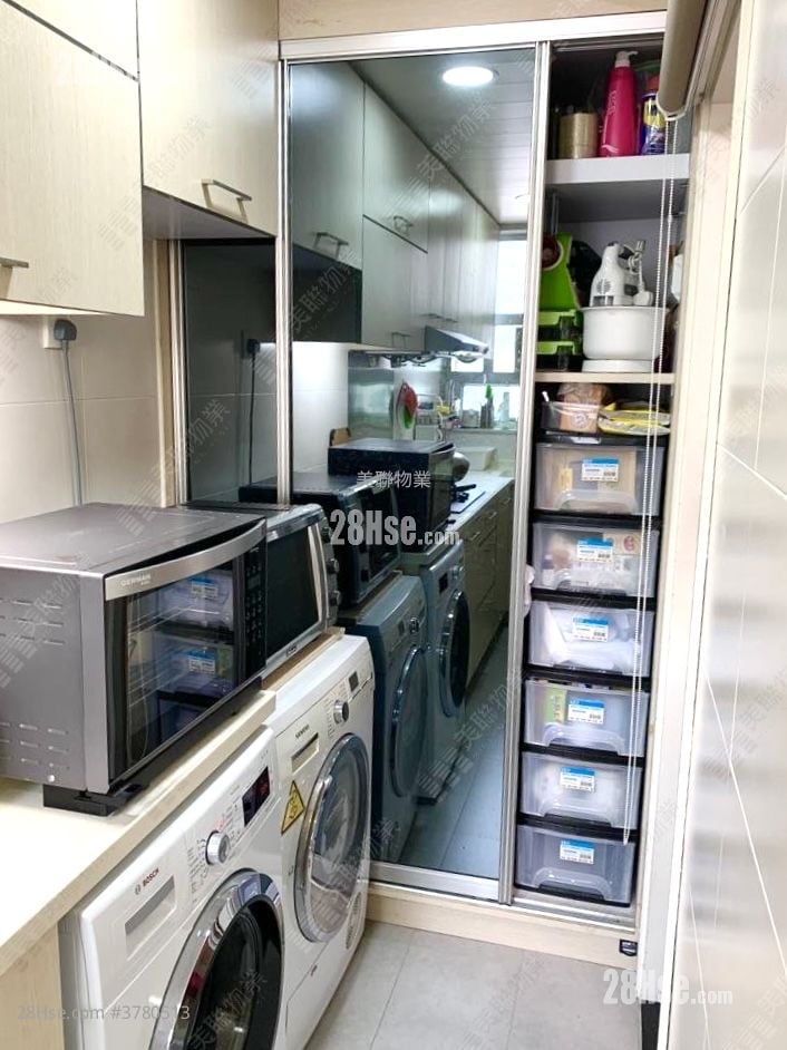 Mayfair Gardens Sell 3 Bedrooms , 1 Bathroom 564 ft²