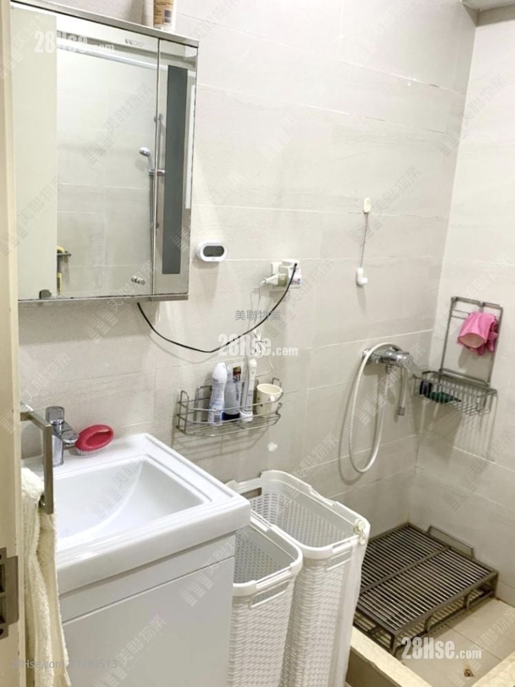 Mayfair Gardens Sell 3 Bedrooms , 1 Bathroom 564 ft²