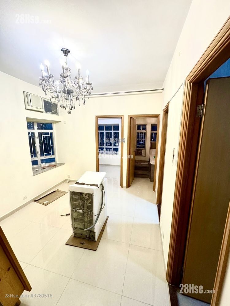 Mayfair Gardens Rental 2 Bedrooms , 1 Bathroom 329 ft²