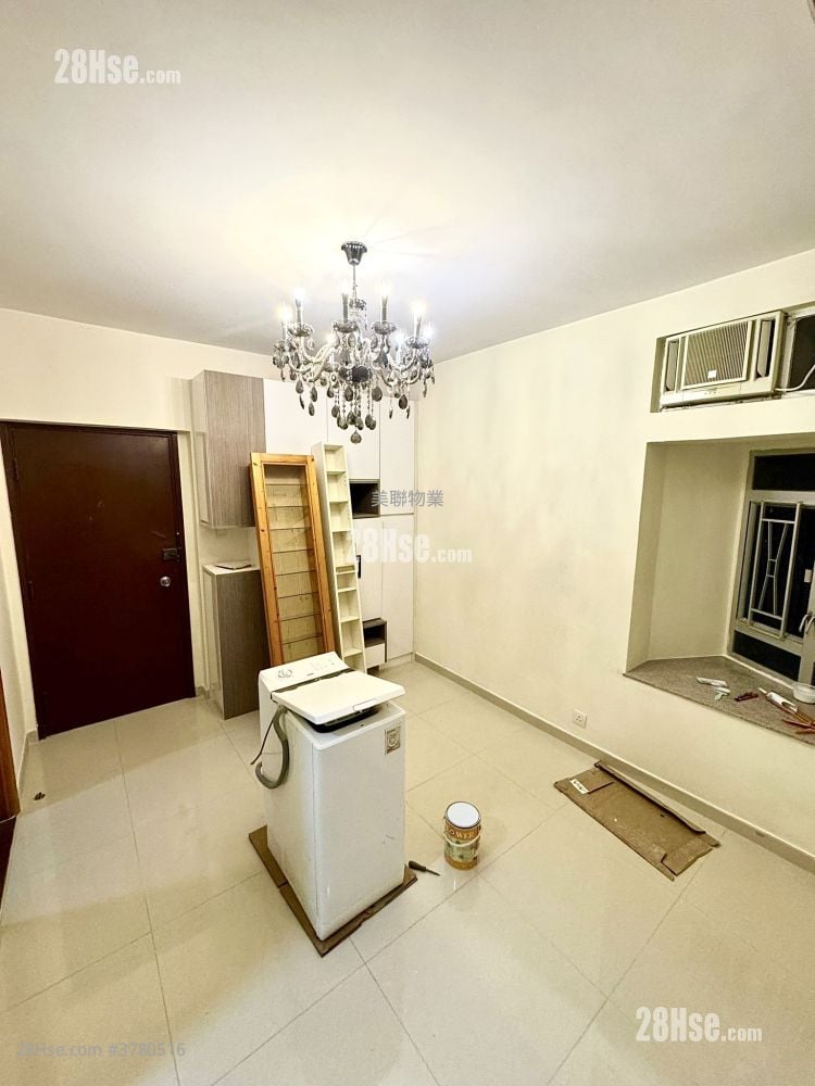 Mayfair Gardens Rental 2 Bedrooms , 1 Bathroom 329 ft²