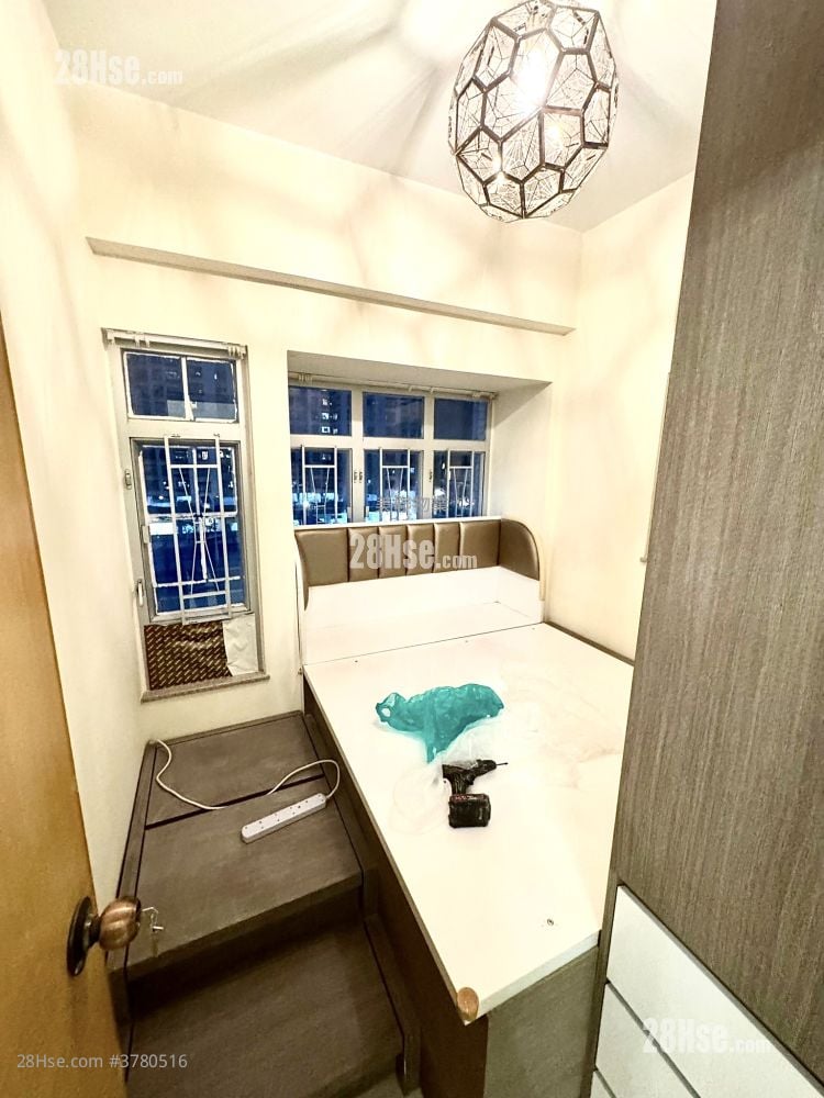 Mayfair Gardens Rental 2 Bedrooms , 1 Bathroom 329 ft²