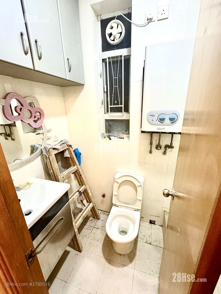 Mayfair Gardens Rental 2 Bedrooms , 1 Bathroom 329 ft²