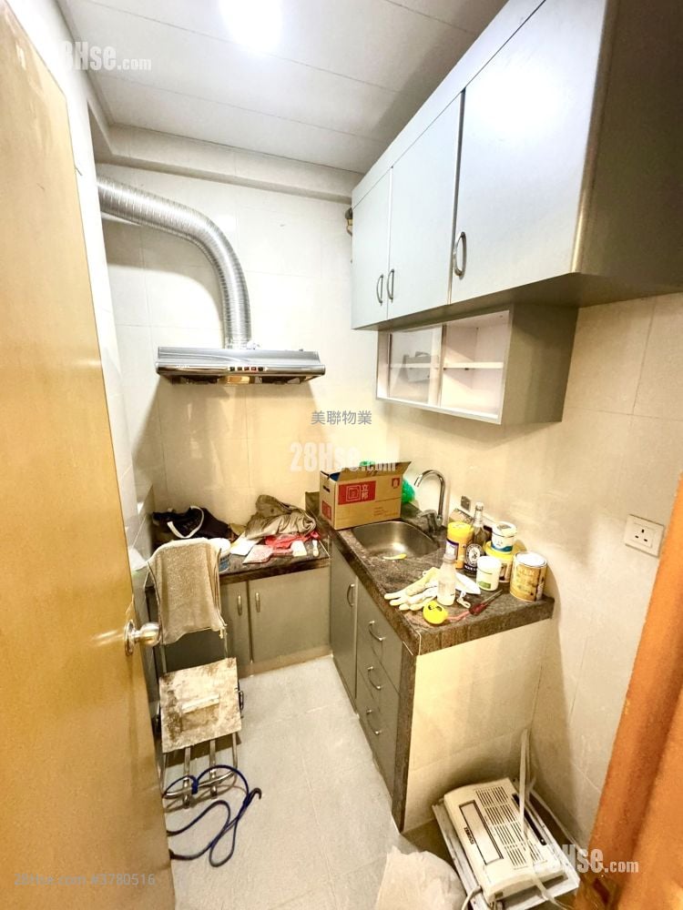 Mayfair Gardens Rental 2 Bedrooms , 1 Bathroom 329 ft²