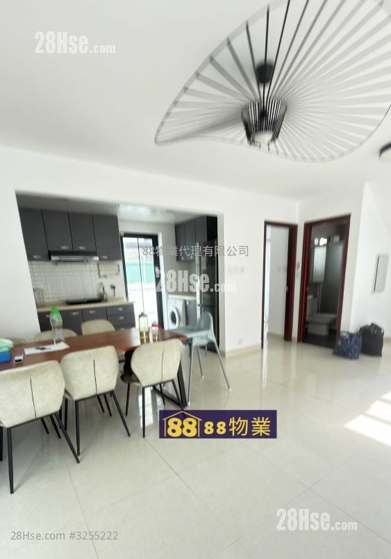 村屋 租盘 4 房 , 3 浴室 1,400 平方尺