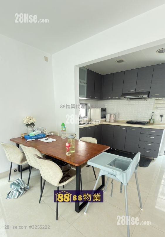 村屋 租盘 4 房 , 3 浴室 1,400 平方尺